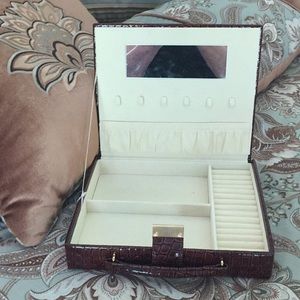 Faux leather jewelry case